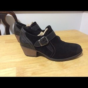 Earth Origins Womens Oakland Addie Ankle Boots Black Suede Distressed